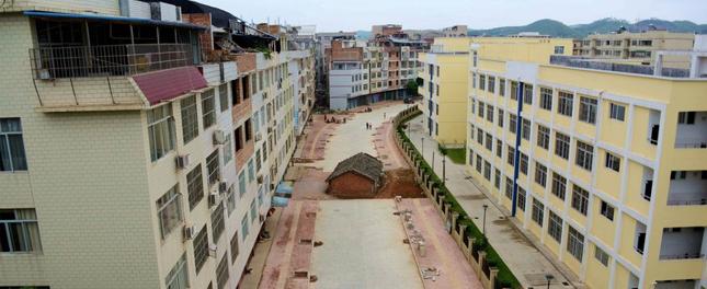 Jeden z "nail houses" w Chinach, Nanning