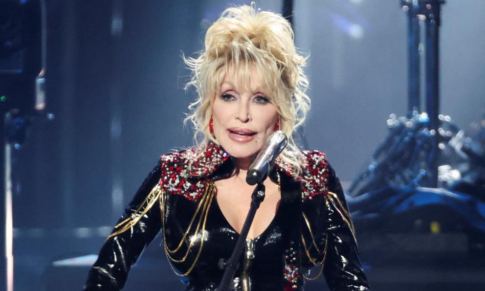 Jeff Bezos nagrodził Dolly Parton. Dał jej 100 mln dolarów