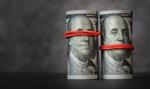 Dolar traci po słabych danych z USA, euro bez zmian. Rynek czeka na Fed