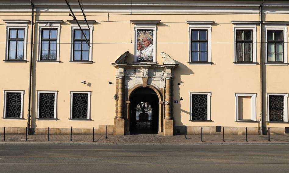 Ofiara księdza żąda 20 mln zł od Archidiecezji Krakowskiej; kard. Dziwisz nie stawił się w sądzie