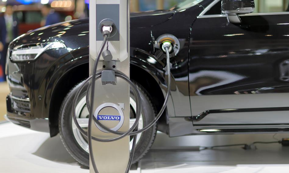 Volvo wycofuje się z planu sprzedaży do 2030 roku wyłącznie aut elektrycznych