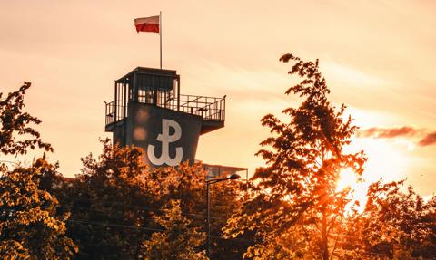 Godzina „W” w Warszawie. Syreny, zatrzymany ruch i specjalne linie