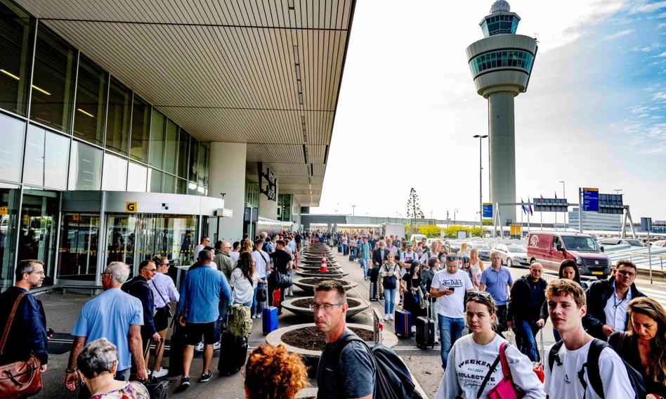 Znów chaos na lotnisku Schiphol. KLM odwołuje kilkadziesiąt lotów