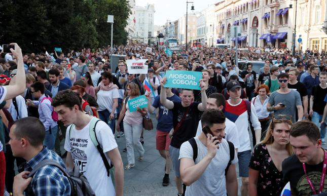 Manifestacja w Moskwie przeciwko niedopuszczeniu opozycyjnych kandydatów do zaplanowanych na 8 września wyborów do Rady Miejskiej Moskwy (27.07.2019 r.)