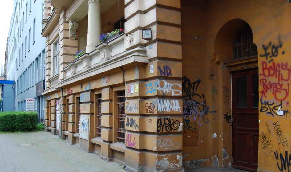 Gminy przegrywają z wandalami