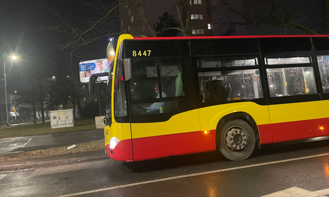 Zawód deficytowy, ale coraz bardziej się opłaca. Tyle zarabiają kierowcy i motorniczowie