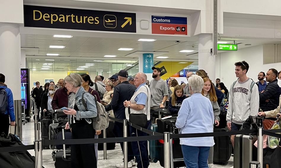 Chaos na brytyjskich lotniskach. &quot;Nie sprzedawajcie biletów&quot;