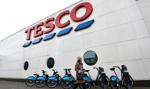 Tesco zamyka 13 sklepów i likwiduje do 2200 etatów