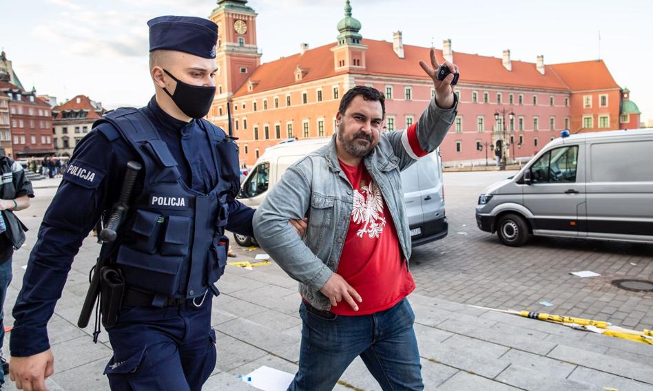Mandaty za poruszanie się w Sylwestra? Rzecznik rządu tłumaczy, na jakiej podstawie