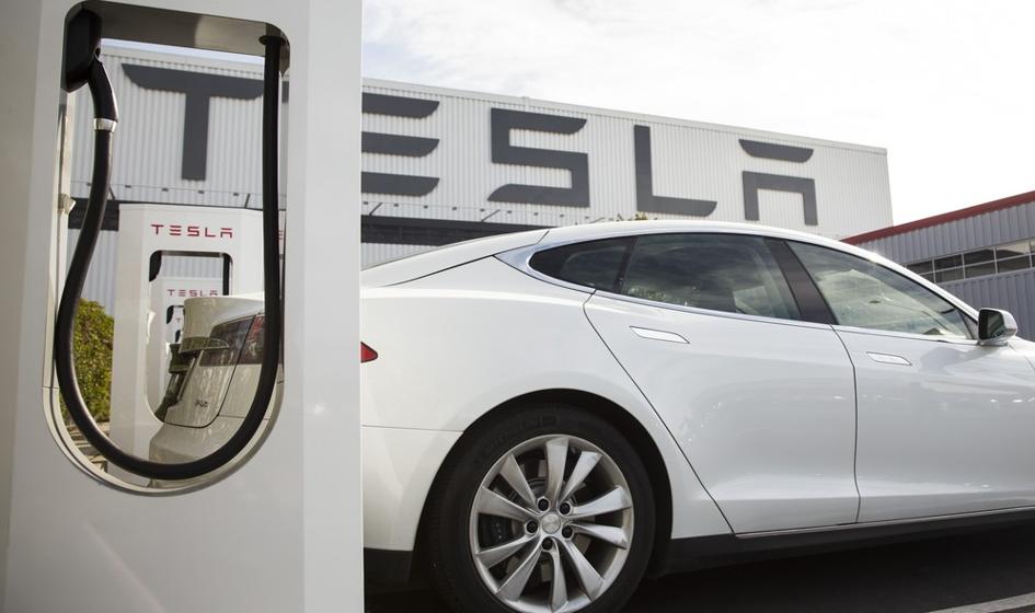 Tesla wypuści samochody z autopilotem