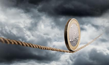 Kurs euro chodzi po linie w parze ze złotym. Może z rytmu wybije go decyzja RPP