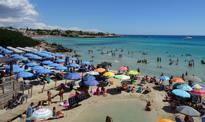 12 tys. zł za rezerwację leżaka na plaży. Turyści ustawiają się w kolejkach