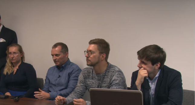 Screen ze spotkania z poszkodowanymi z giełdy BitMarket. Od prawej: Stanisław Wołoch, Lech Wilczyński, Robert Wojciechowski i Marcelina Szwed-Ziemichód.