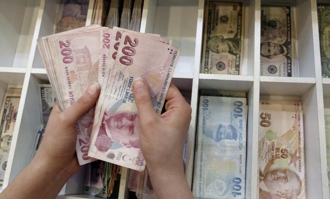 Turecki Bank Centralny podnosi stopy tylnymi drzwiami