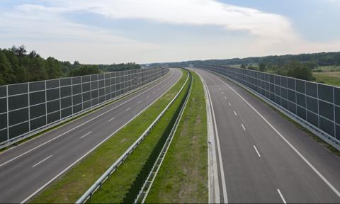 Fotowoltaiczna autostrada połączy Warszawę z Łodzią