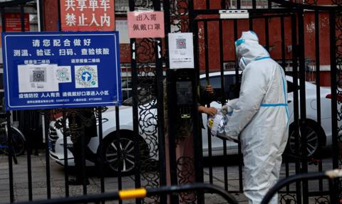 „FT”: Chiny wchodzą w najbardziej śmiertelną fazę pandemii