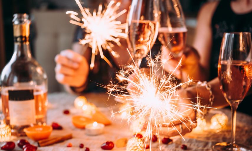 Co można robić w Sylwestra, aby nie zrujnować portfela? 5 rad okołofinansowych