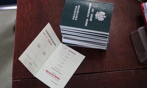 Wojsko wzywa rekordową liczbę Polaków. Wezwanie mogą dostać też kobiety i 50-latkowie