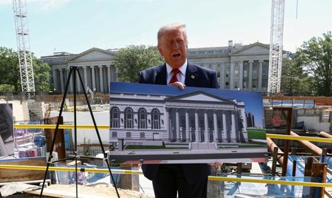 Gala MMA na trawniku Białego Domu. Zbliżają się obchody 80. urodzin Trumpa