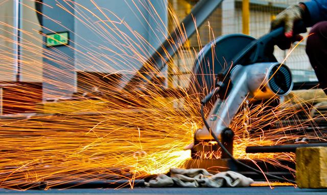 Polski przemysł znów powyżej oczekiwań. Produkcja sprzedana rośnie szybciej niż prognozowano