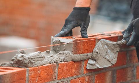 Inwestycje zderzą się z niewydolnością. Niedobór materiałów i pracowników
