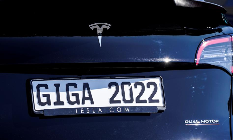 Gigafabryka Tesli czasowo się zamyka przez złą organizację pracy