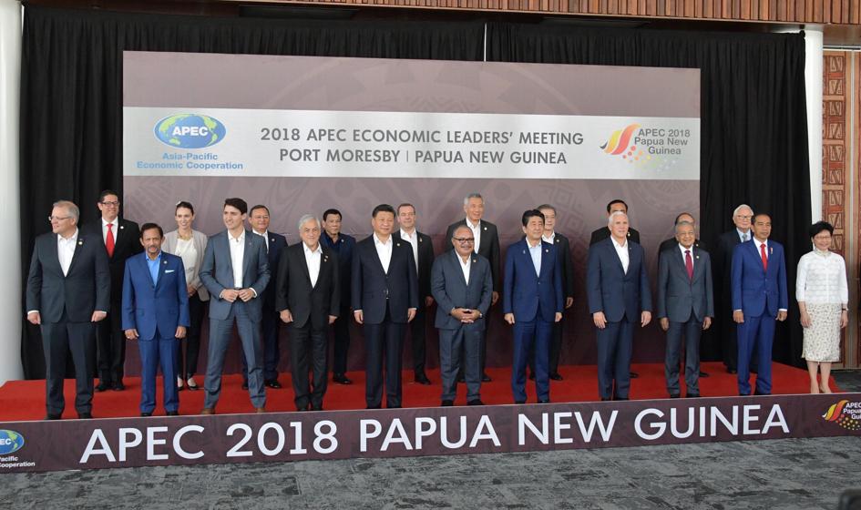 Policjanci wdarli się do parlamentu, żądając zapłaty