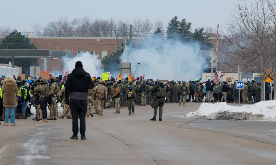 Funkcjonariusze użyli kul pieprzowych przeciwko demonstrantom w Minnesocie