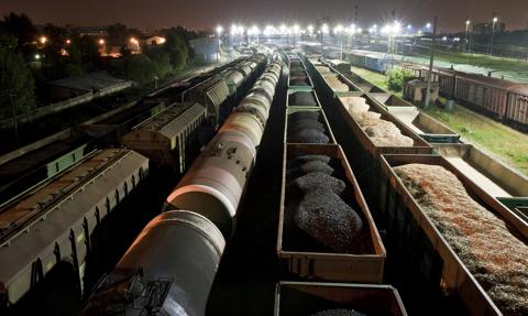 Degradacja przewozów koleją. Związkowcy PKP Cargo wzywają premiera do działań