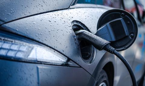 Pozorne odbicie na rynku elektryków. Za nagłym wzrostem stoją dostawy dwóch modeli