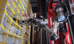 Amazon stworzy艂 robota ze zmys艂em dotyku. Czy to koniec pracy dla tysi臋cy ludzi?