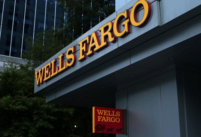 Wells Fargo tnie premie dyrektorom