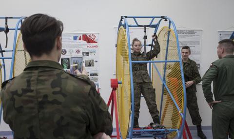 Mniej papierologii dla kandydatów do „Szkoły Orląt”. Jest pomysł na zmiany