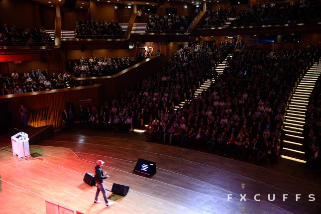 Prezes Fundacji Trading Jam Rafał Zaorski w czasie kongresu FxCuffs 2018.