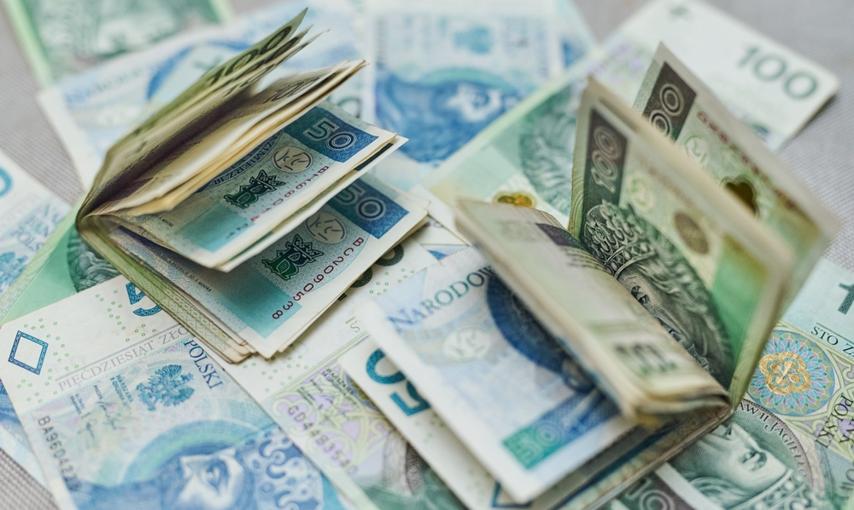 50 000 zł wolnych środków. Gdzie włożyć, żeby nie stracić w 2025 roku?