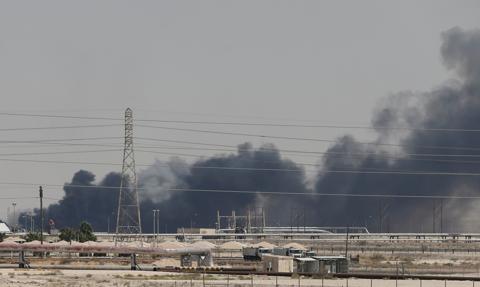 W Arabii Saudyjskiej zaatakowano skład koncernu paliwowego Aramco. W odpowiedzi - ofensywa