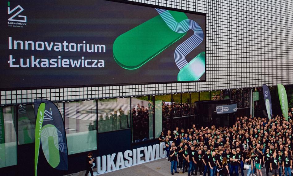 Sieć Łukasiewicz z rekordowymi przychodami 1,9 mld zł – posłowie PiS oskarżają o „czystki"