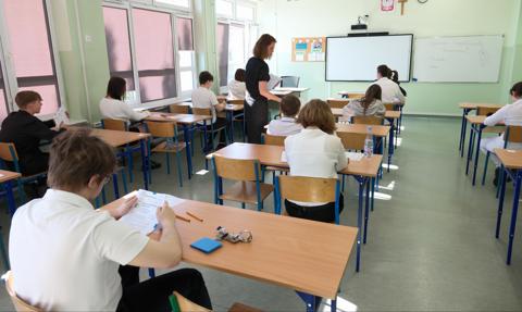 Nauczyciele chcą się pozbyć godzin czarnkowych. "To zakulisowe zwiększenie pensum"