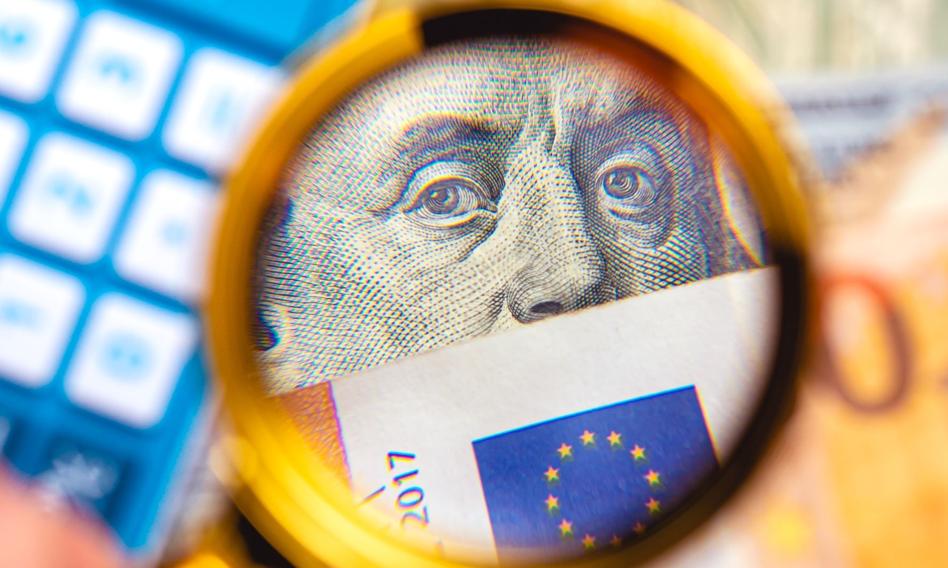 Kurs euro spadł poniżej 4,70 zł