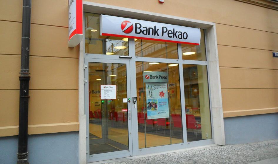 Zysk netto grupy Pekao SA w III kw. '16 wyniósł 520,7 mln zł, wobec konsensusu 484,3 mln zł