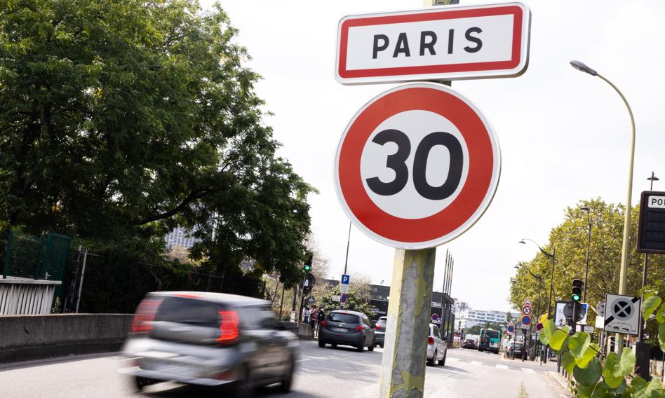 Chaos na ulicach Paryża z powodu ograniczenia prędkości do 30 km/h