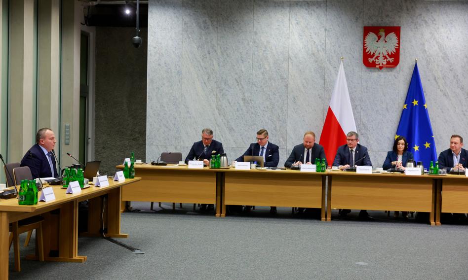 "Pani przewodnicząca idzie po bandzie". Komisja ds. Pegasusa przesłuchuje byłego szefa ABW