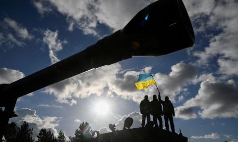 "Washington Post": Ukrainie do końca marca zabraknie pocisków do obrony miast