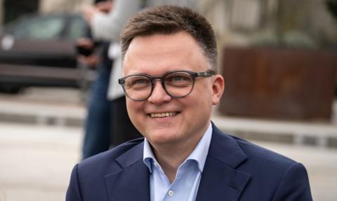 Szymon Ho艂ownia liderem rankingu zaufania. Tu偶 za nim Trzaskowski