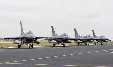 Polska będzie szkolić ukraińskich pilotów na F-16? Błaszczak: Jesteśmy gotowi