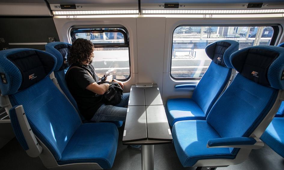 Podróż pociągiem bez rozmów? Pilotażowe Strefy Ciszy w Intercity