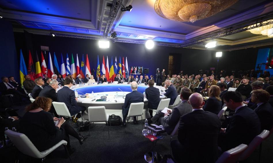 Zagrożenie rakietowe w czasie międzynarodowego forum w Kijowie. W stolicy Ukrainy zawyły syreny