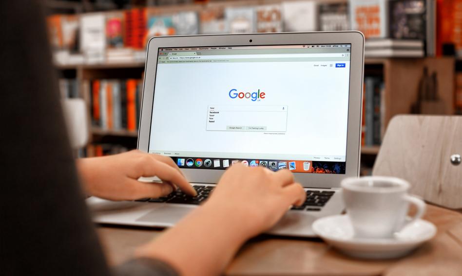 Google pokazuje, jak szukamy wakacji przez internet